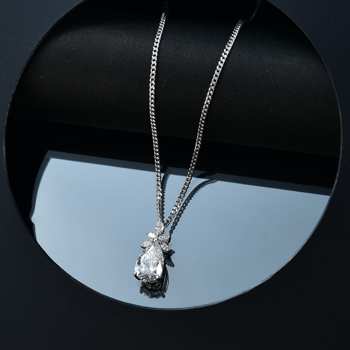 IGI Certified Luxuriant Lab Grown Diamond E-F VS 2.00 ctw Elysian Bloom Pendant Necklace in 950 Platinum 20 Inches image number 1