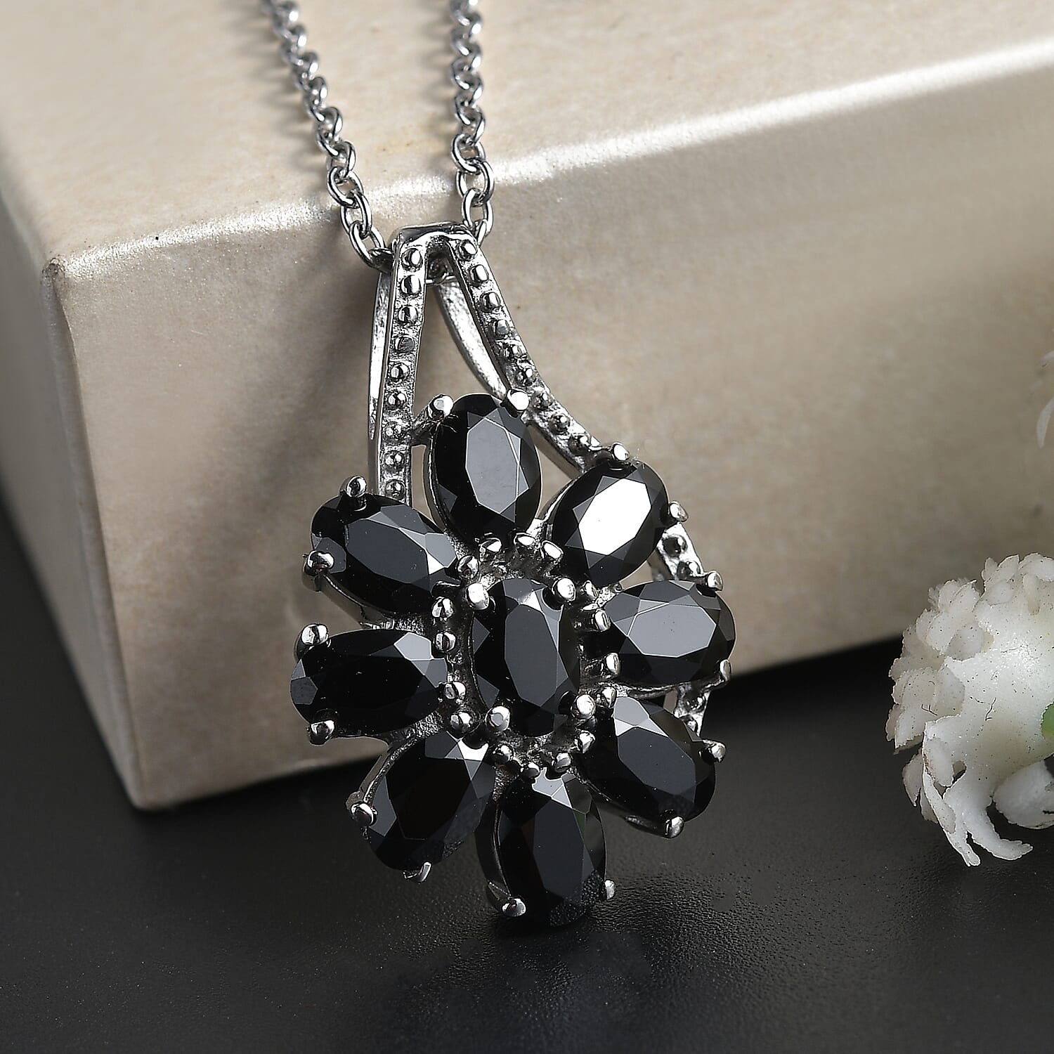 Black Spinel - Product card gallery slide 2 (10146129379611)