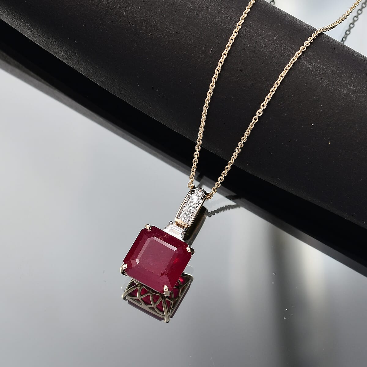 Luxuriant Diamond 10K Yellow Gold  AAA  Niassa Ruby(7.23 ct) , Lab Grown Diamond Necklace, Gold Wt 1.56g, 7.63 ctw image number 1