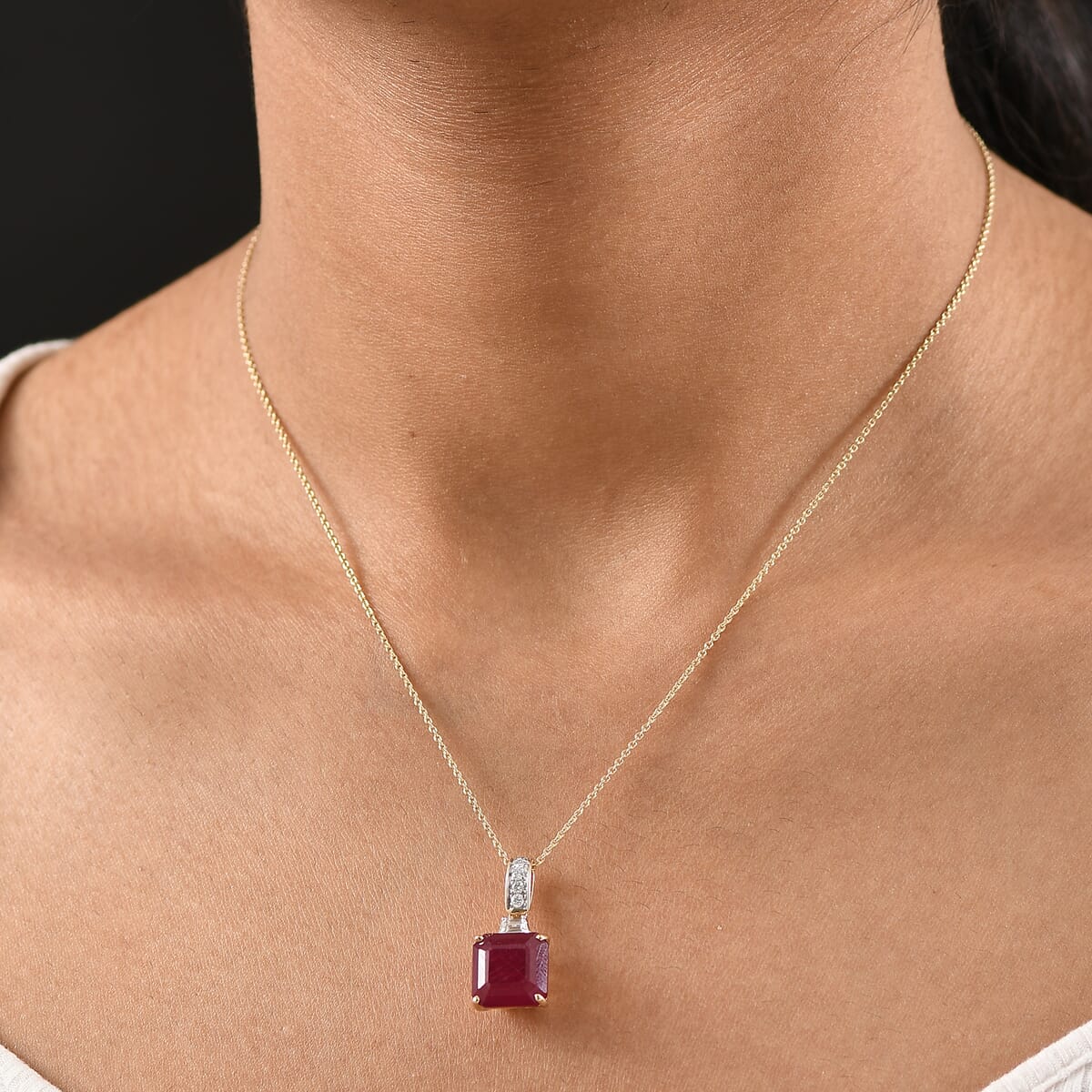 Luxuriant Diamond 10K Yellow Gold  AAA  Niassa Ruby(7.23 ct) , Lab Grown Diamond Necklace, Gold Wt 1.56g, 7.63 ctw image number 2