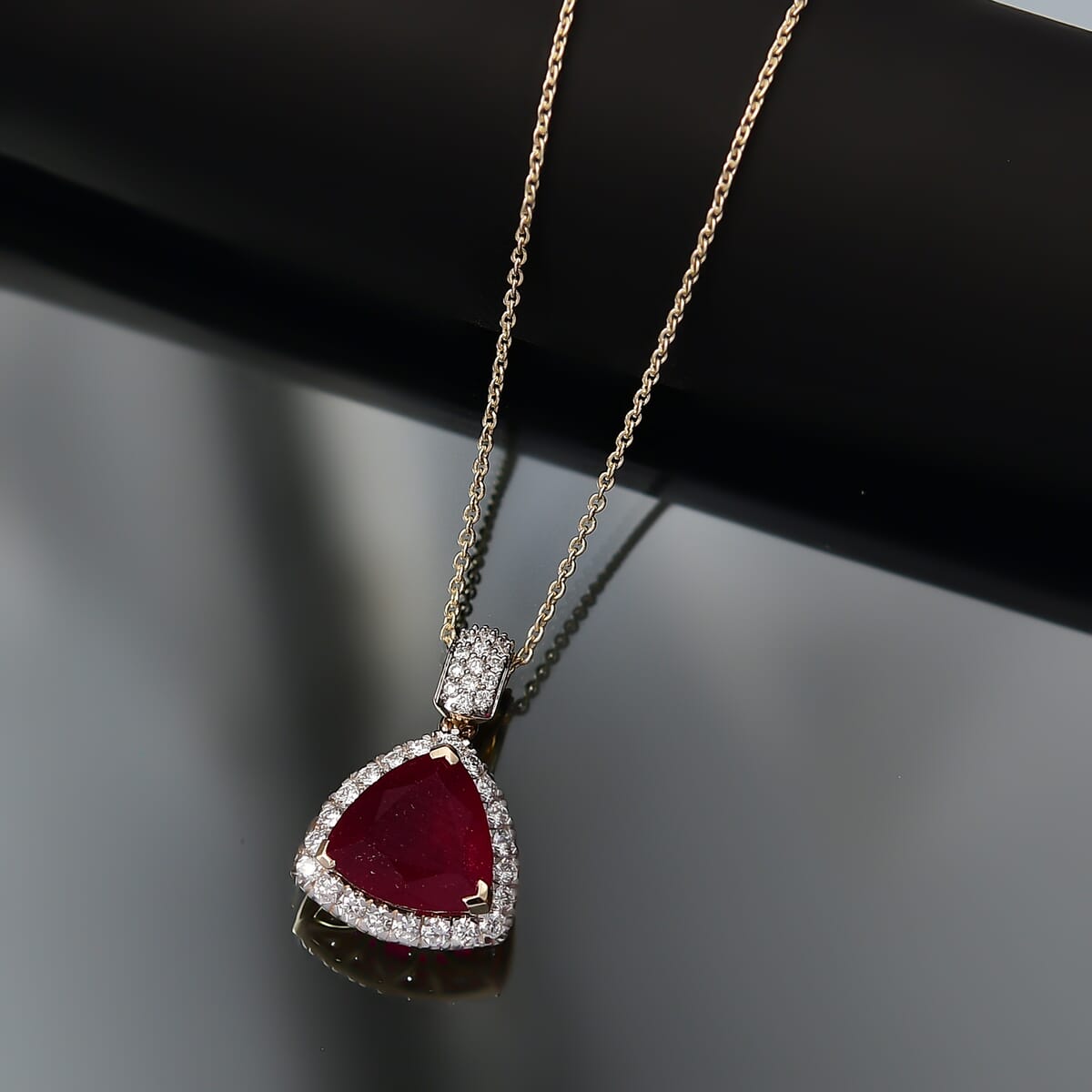 Certified and Appraised Luxuriant Diamond 10K Yellow Gold  AAA  Niassa Ruby(6.44 ct) , Lab Grown Diamond Necklace, Gold Wt 2.23 g, 7.10 ctw image number 1