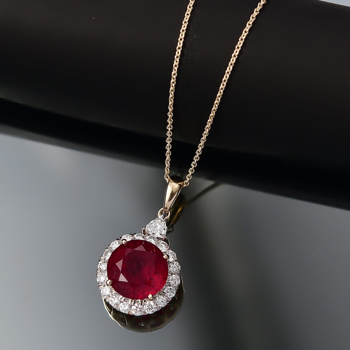 Luxuriant Diamond 10K Yellow Gold  AAA  Niassa Ruby(7.76 ct) , Lab Grown Diamond Necklace, Gold Wt 2.23 g, 7.48 ctw image number 1