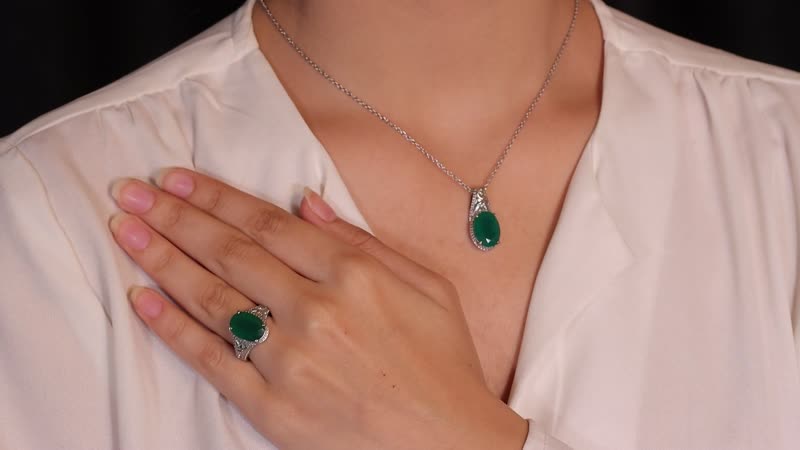 Doorbuster Green Onyx Solitaire Ring Stud Earrings and Solitaire Pendant Necklace 20 Inches in Stainless Steel 10.60 ctw