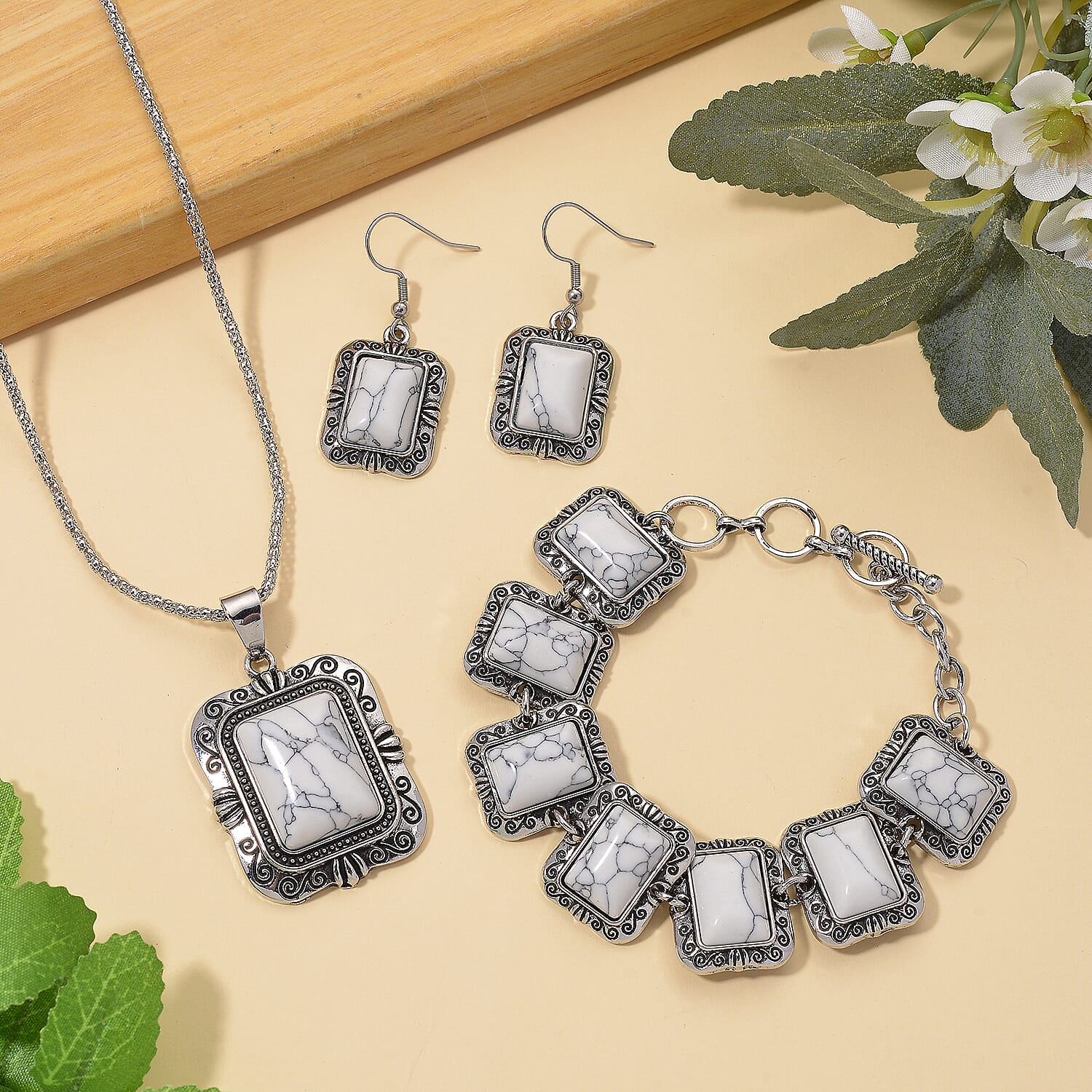 White Howlite - Product card gallery slide 2 (9432838734079)