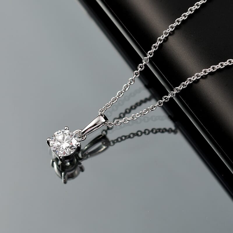 Luxuriant Lab Grown Diamond E-F VS 0.50 ctw Solitaire Pendant Necklace in 14K White Gold 20 Inches