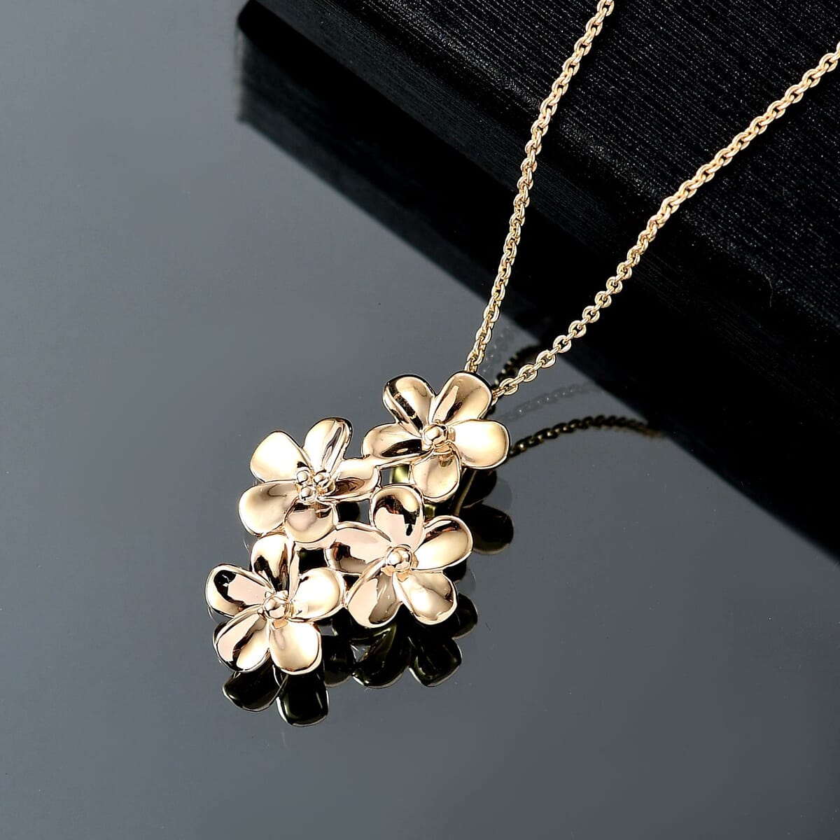 Luxoro Bouquet of Flowers Pendant Necklace in 10K Yellow Gold 3.90 Grams 20 Inches image number 1
