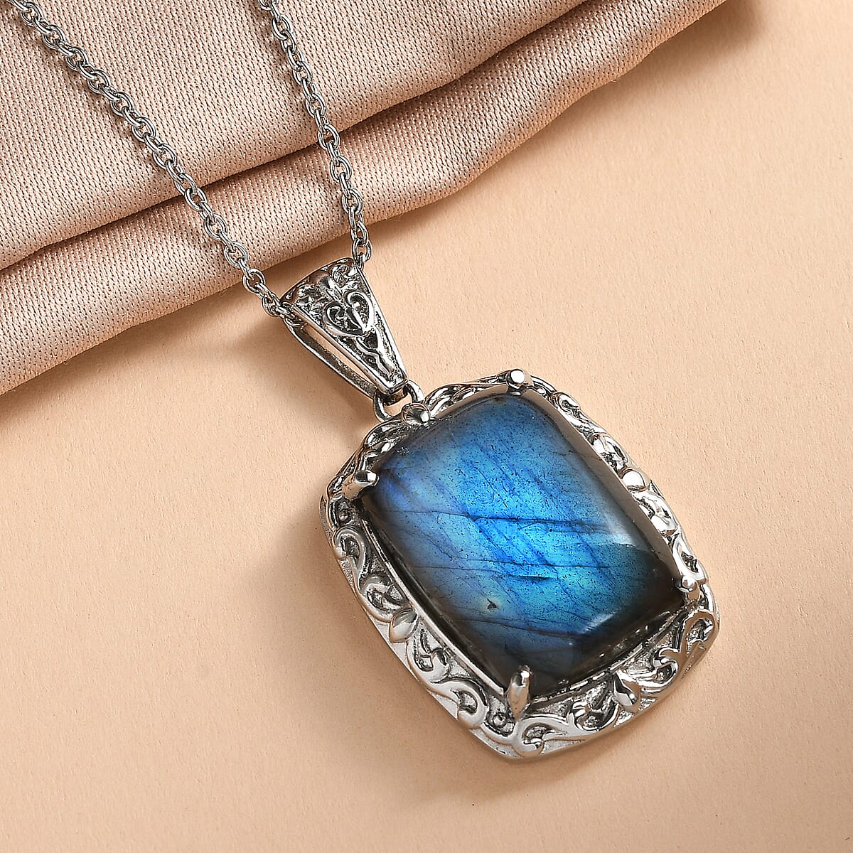 Malagasy Labradorite 19.00 ctw Pendant Necklace in Stainless Steel 20 Inches image number 1