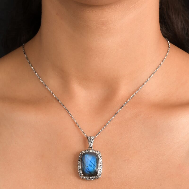 Malagasy Labradorite 19.00 ctw Pendant Necklace in Stainless Steel 20 Inches