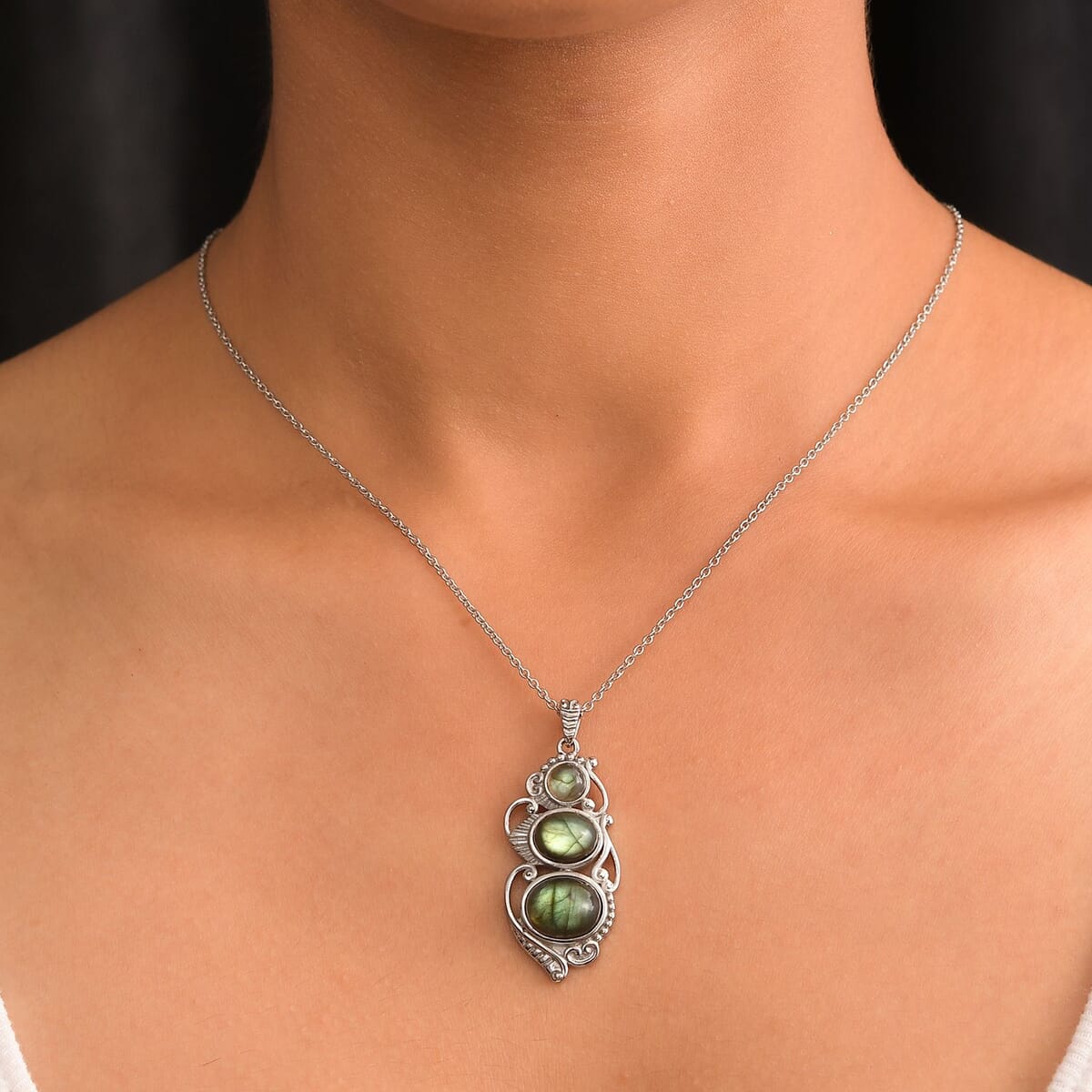 Madagascar Fire Labradorite 8.30 ctw Solitaire Pendant Necklace in Stainless Steel 20 Inches image number 2
