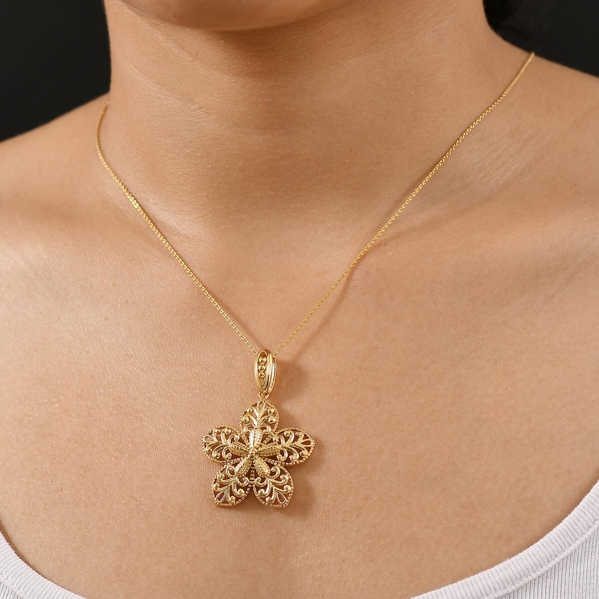 D'Joy Floral Pendant Necklace in 18K Vermeil Yellow Gold Over Sterling Silver 20 Inches 8.20 Grams image number 2