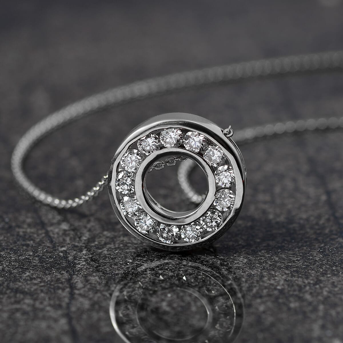 Luxuriant Lab Grown Diamond E-F VS 1.00 ctw Circle Pendant Necklace 20 Inches in 10K Yellow Gold image number 1