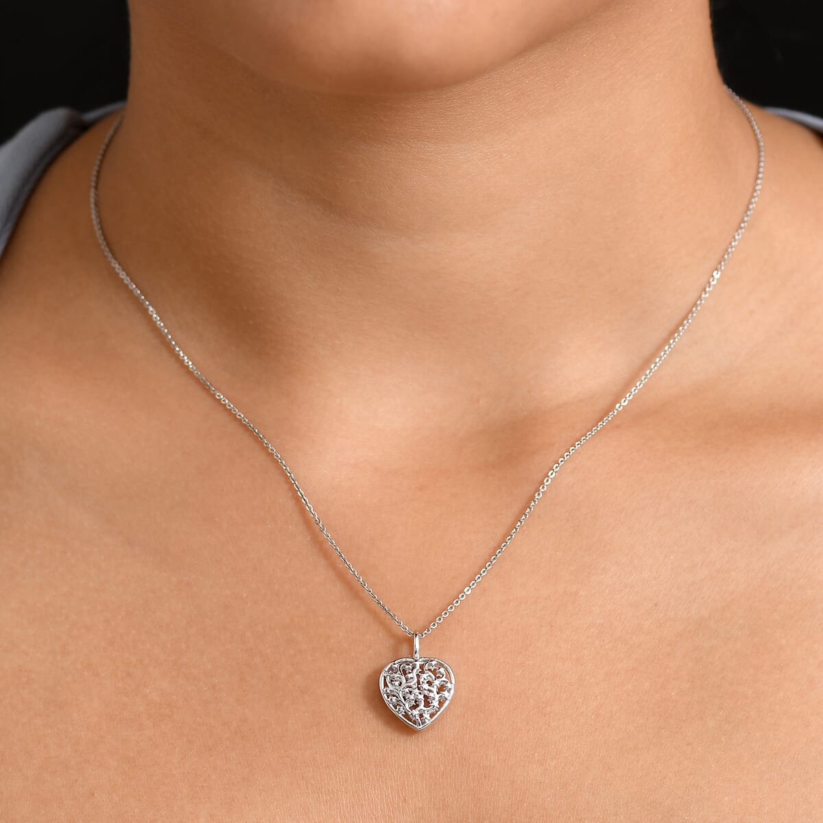 D'Joy Heart Pendant Necklace 20 Inches in Platinum Over Sterling Silver 3.42 Grams image number 2