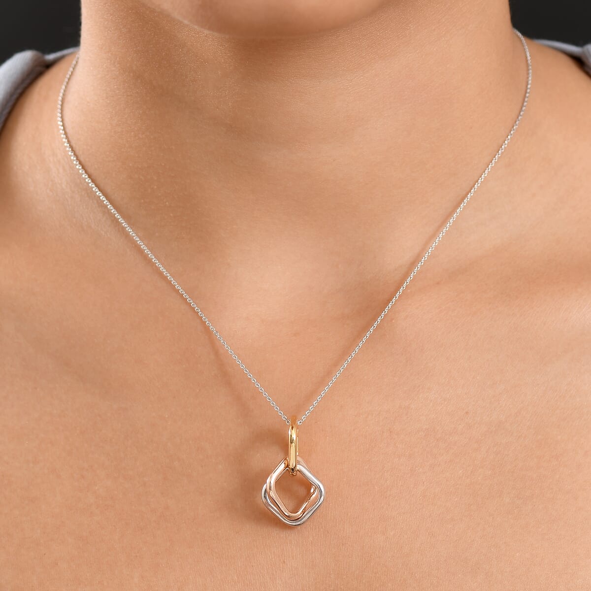 D'Joy Interlocking Pendant Necklace (20 Inches) in 18K Vermeil YG, RG and Rhodium Over Sterling Silver 6.60 Grams image number 2