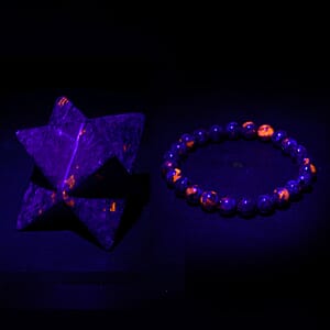 Natural Yooperlite 1655.00 ctw Makaba and Beaded Stretch Bracelet with Free UV Flash Light 
