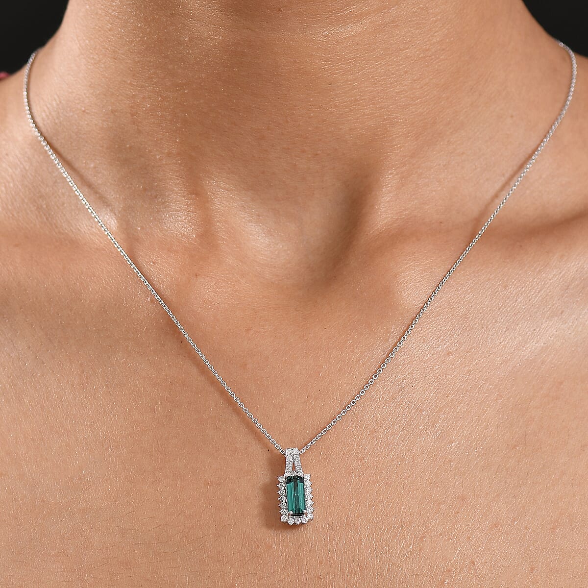Certified & Appraised Luxoro AAA Monte Belo Indicolite and I2 Diamond 1.51 ctw Pendant Necklace in 10K White Gold 20 Inches image number 2