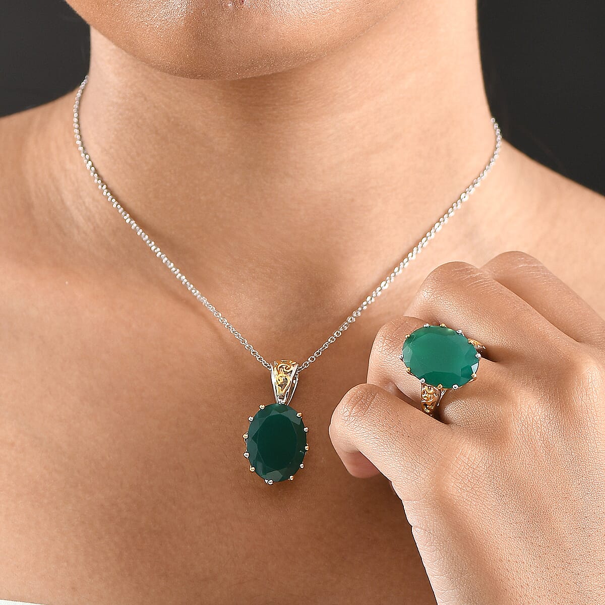 EverTrue Green Onyx 38.20 ctw Ring (Size 7.00) and Pendant with Beaded Necklace 20 Inches in 18K YG Plated and Platinum Bond (Del. in 7-10 Days) image number 2