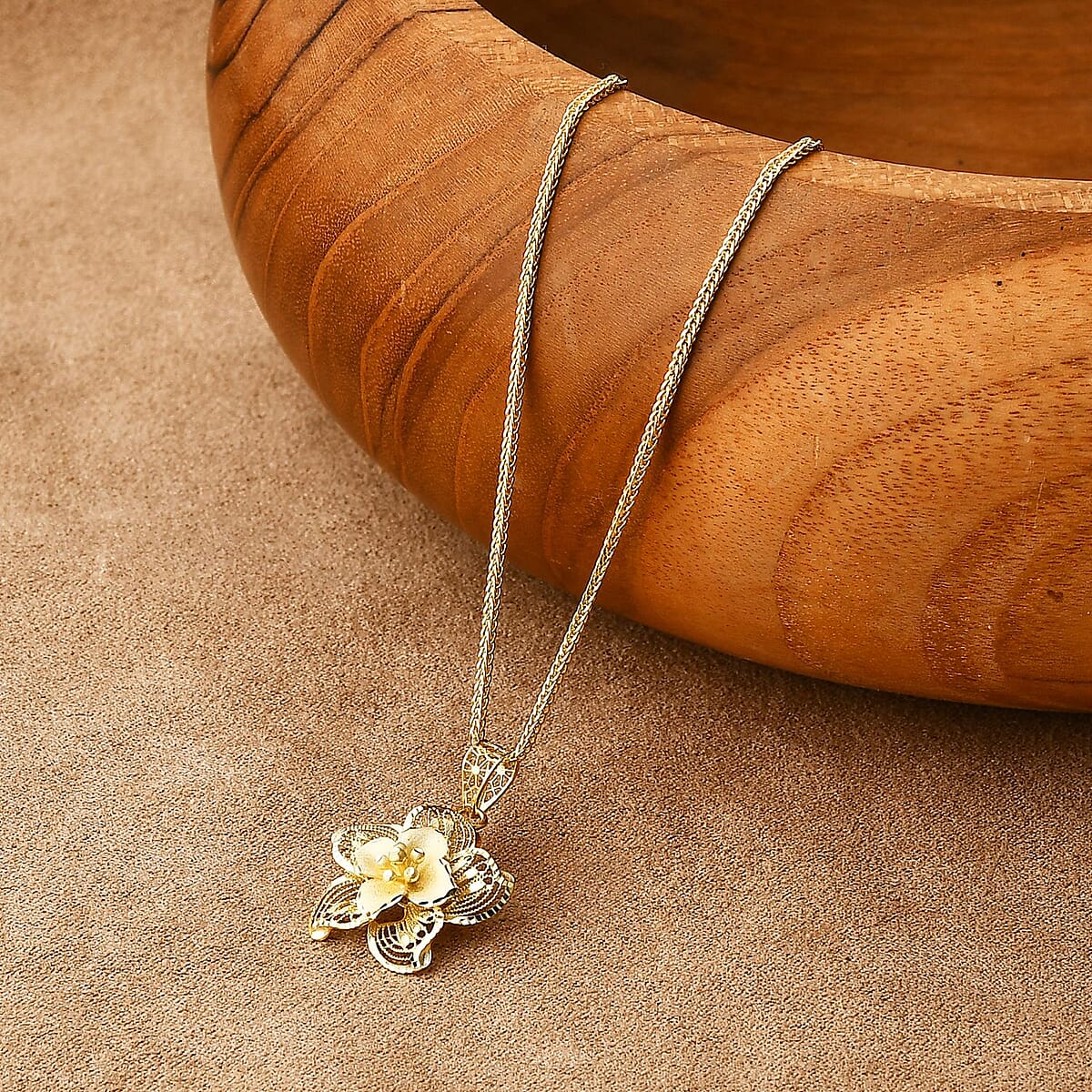 Blooming Flower Pendant Necklace in 10K Yellow Gold 3.10 Grams 20 Inches image number 1