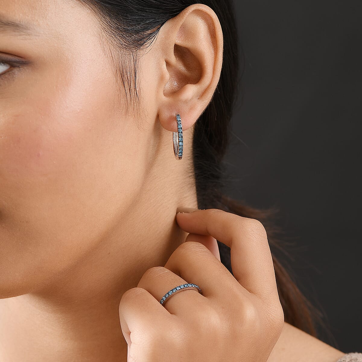 Doorbuster 2 Piece Set Luxuriant Lab Grown Blue Diamond SI 0.85 ctw Band Ring (Size 9.0) and Hoop Earrings in Rhodium Over Sterling Silver (Del. in 10-12 Days) image number 3