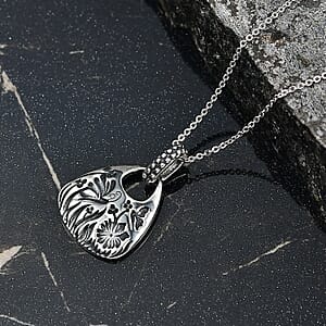 D'Joy Passport to Israel Artisan Crafted Floral Pendant Necklace in Sterling Silver 6 Grams 20 Inches