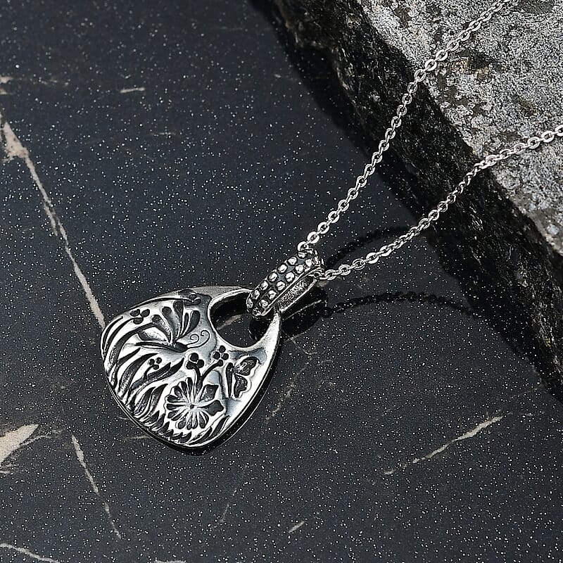 D'Joy Passport to Israel Artisan Crafted Floral Pendant Necklace in Sterling Silver 6 Grams 20 Inches