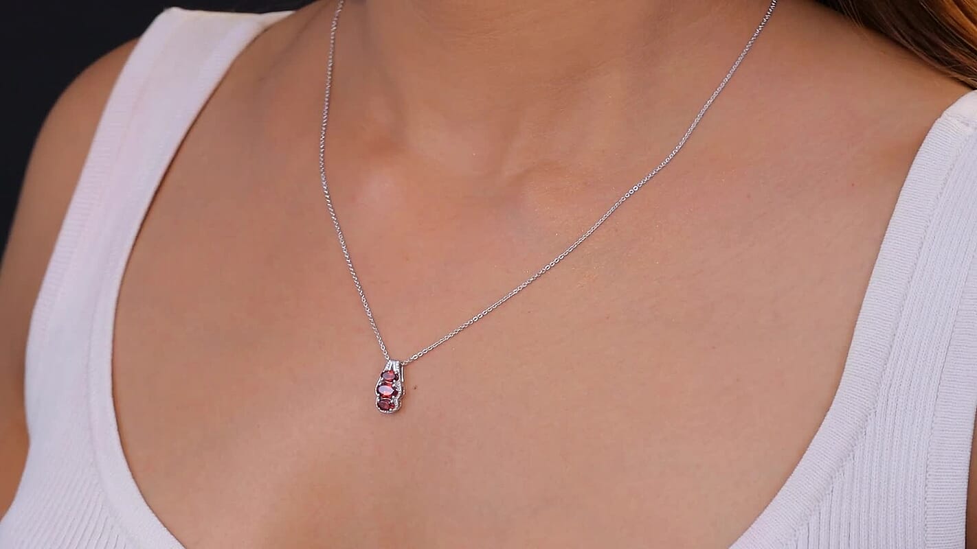 D'Joy Mozambique Garnet Pendant Necklace (20 Inches)