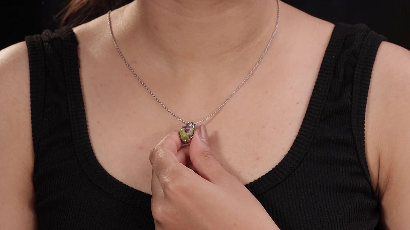 EverTrue Tasmanian Stichtite 6.90 ctw Natures Mystic Pendant Necklace in Stainless Steel (20 Inches)
