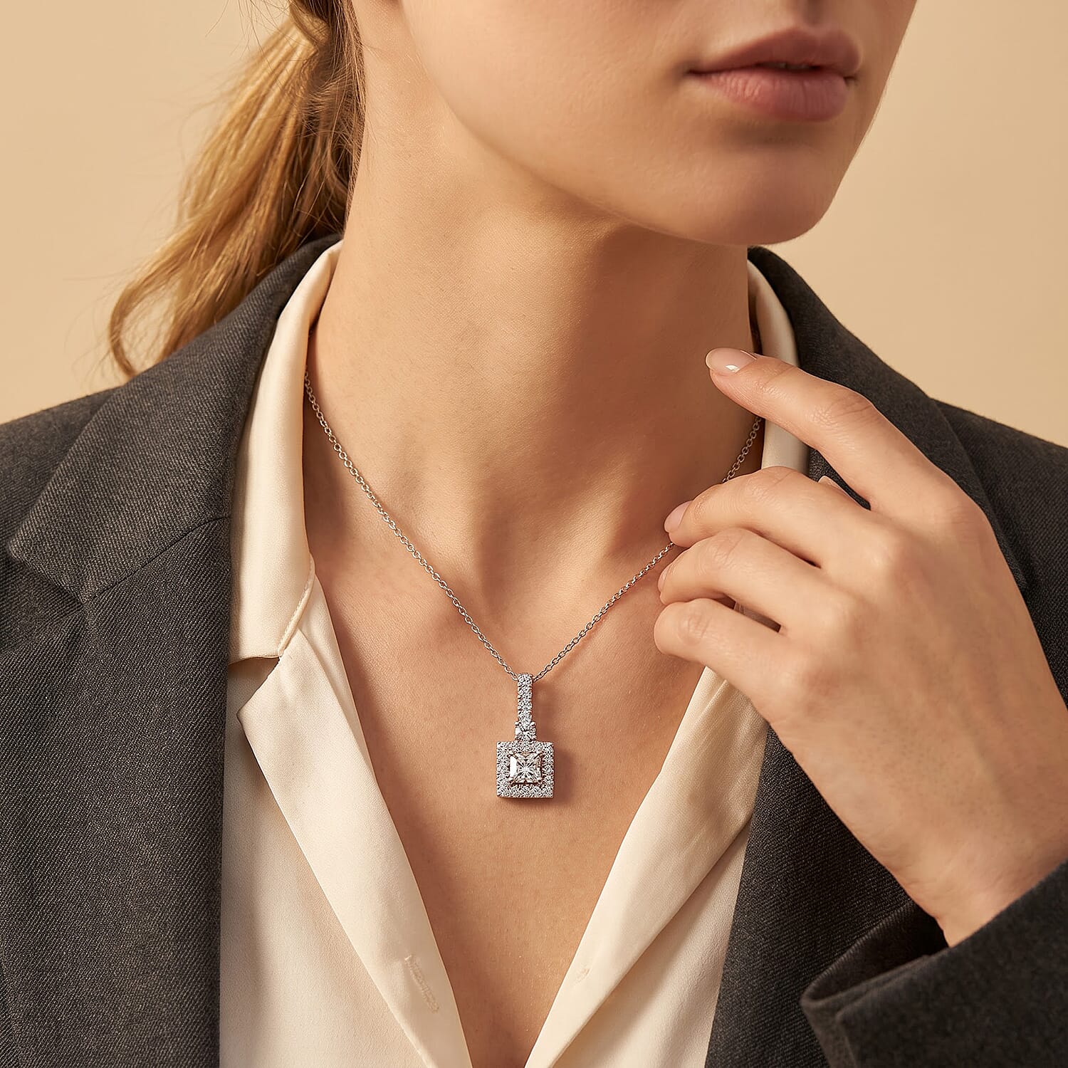 Luxuriant Lab Grown Diamond G-H SI 0.90 ctw Classic Halo Pendant Necklace in Rhodium Over Sterling Silver 20 Inches