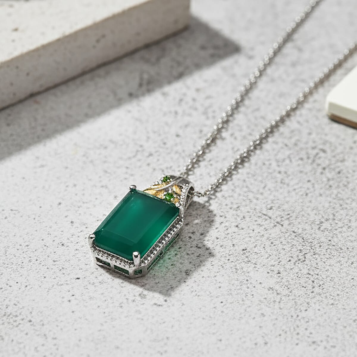 EverTrue Verde Onyx and Chrome Diopside 13.10 ctw Pendant in 18K YG Plated and Platinum Bond with Stainless Steel Necklace 20 Inches image number 1