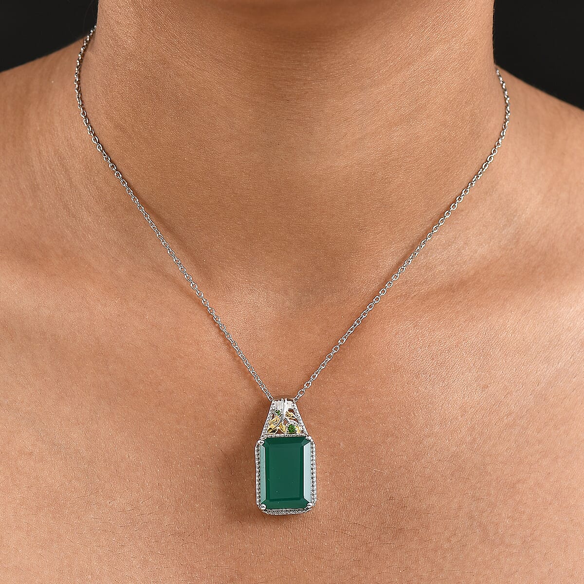 EverTrue Verde Onyx and Chrome Diopside 13.10 ctw Pendant in 18K YG Plated and Platinum Bond with Stainless Steel Necklace 20 Inches image number 2