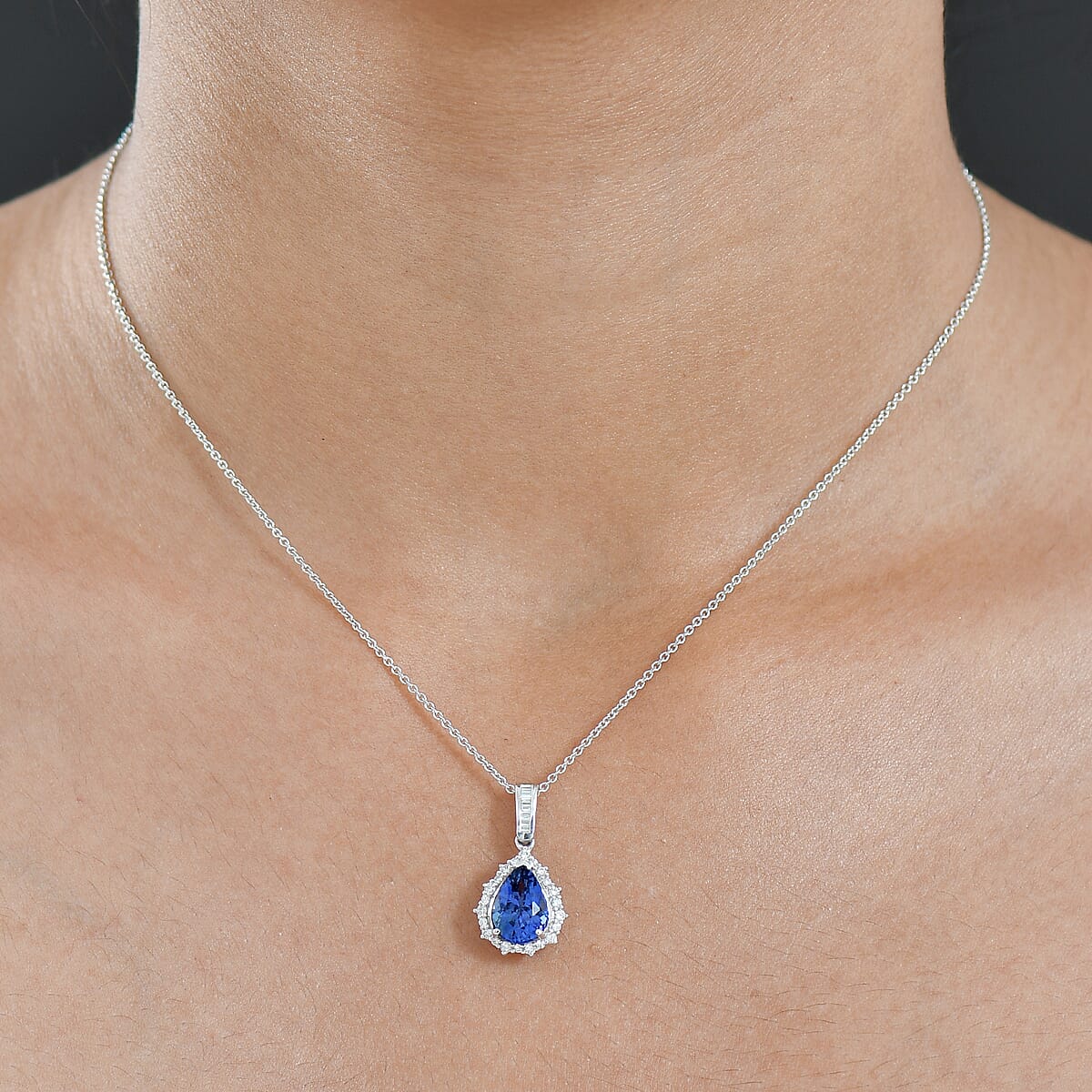 Doorbuster Luxoro AAA Peacock Tanzanite and Diamond I2 2.50 ctw Starburst Halo Pendant Necklace in 10K White Gold 20 Inches image number 2