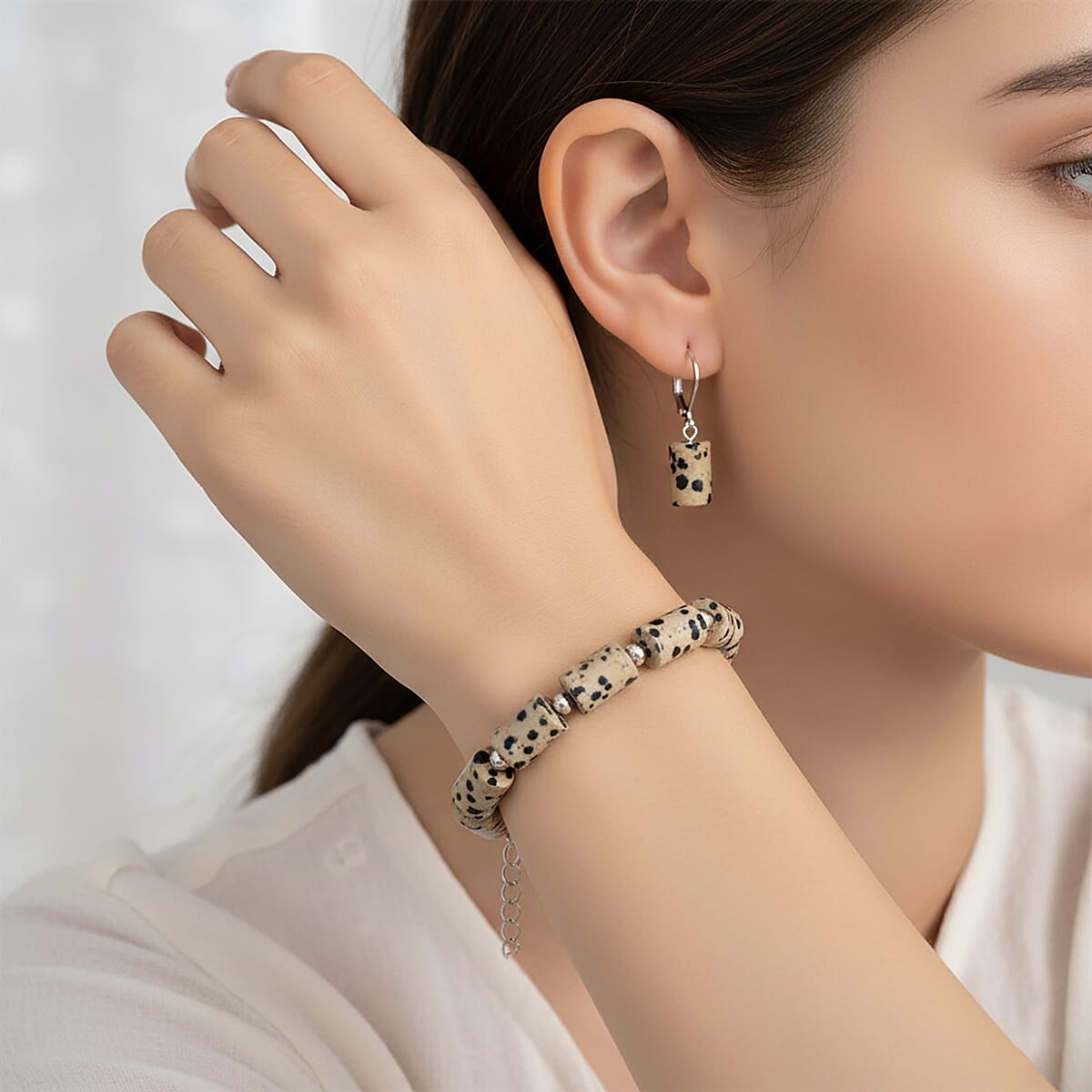 Dalmation Jasper 136.40 ctw Bracelet (7.00-9.00In) and Lever Back Earrings in Silvertone image number 2
