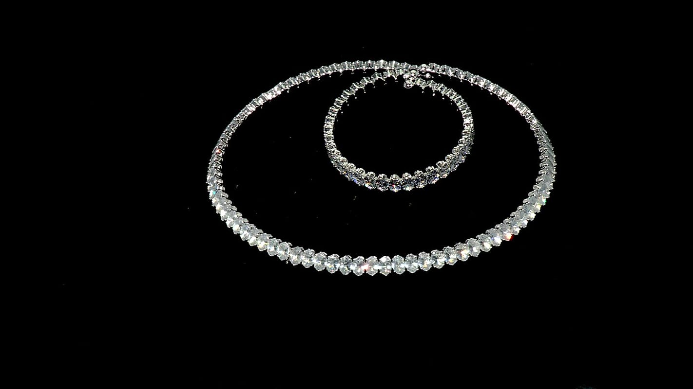 Epic Deal 2 Piece Set Simulated Diamond Chocker Necklace (17.0 Inches) and Bracelet (7.5In) in Silvertone 70.00 ctw
