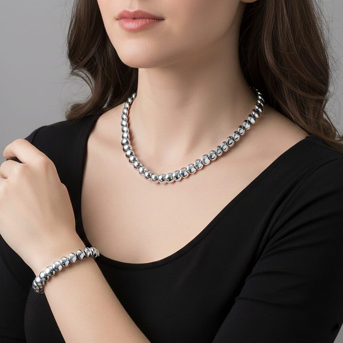 Doorbuster 2 Piece Set Silver Plated Hematite 557.00 ctw Beaded Stretch Bracelet (7-7.5In) and Necklace 21-23 Inches in Silvertone image number 2