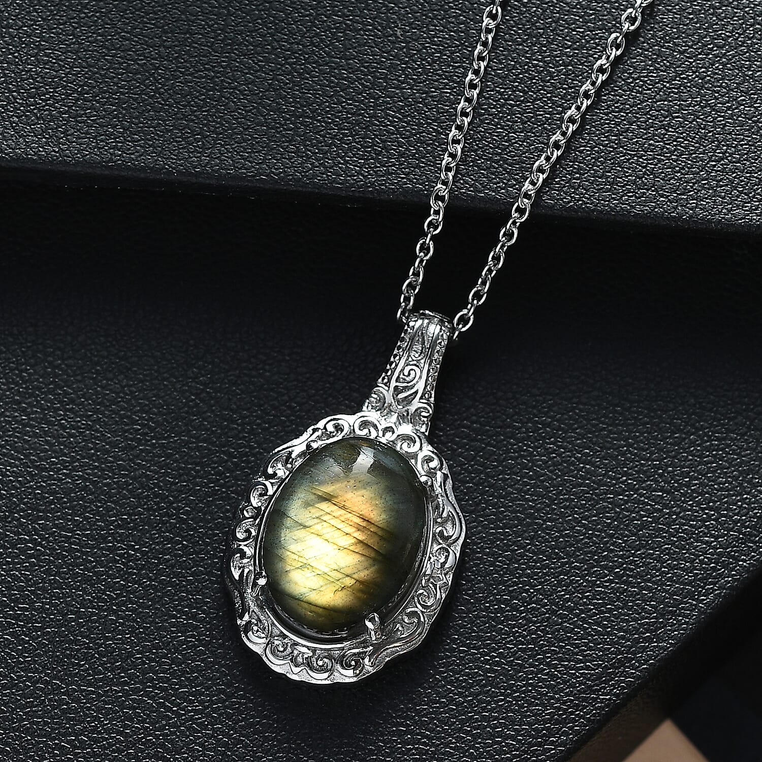 EverTrue Malagasy Labradorite 10.30 ctw Pendant Necklace in Stainless Steel 20 Inches