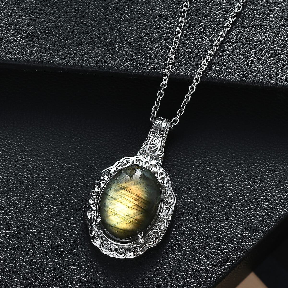 EverTrue Malagasy Labradorite Pendant Necklace (20 Inches) in Stainless Steel 10.30 ctw image number 1