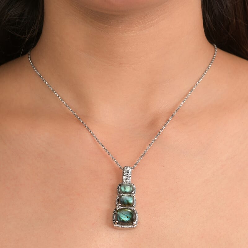 EverTrue Malagasy Labradorite 11.50 ctw Pendant Necklace in Stainless Steel 20 Inches