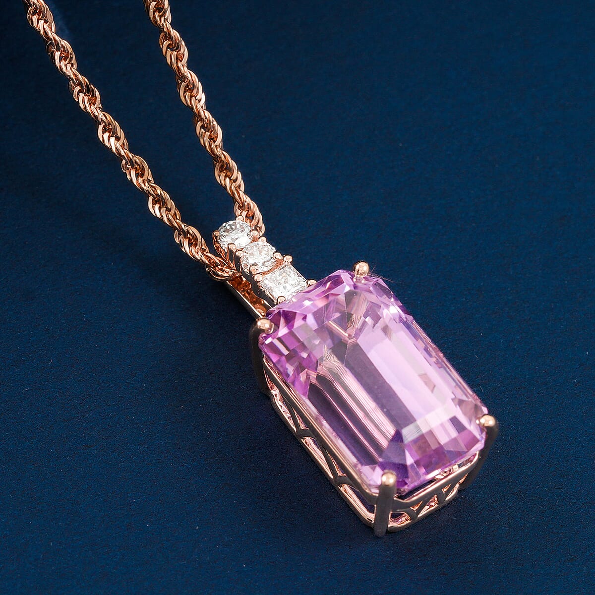 Certified & Appraised AAA Martha Rocha Kunzite and Luxuriant Lab Grown Diamond E-F VS 14.00 ctw Pendant Necklace in 10K Rose Gold 18 Inches image number 1