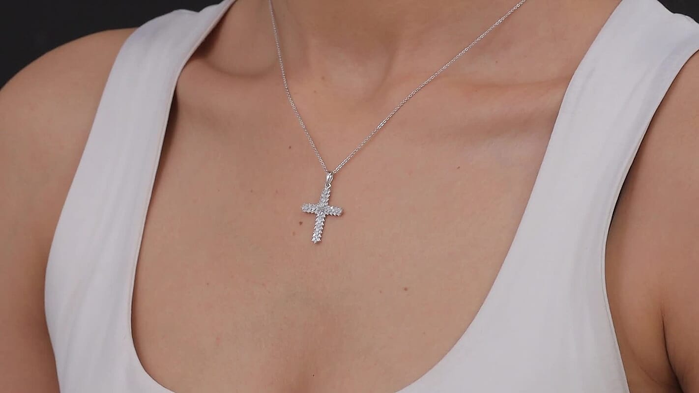 D'Joy Diamond 0.50 ctw Cross Pendant Necklace in Rhodium Over Sterling Silver (20 Inches)