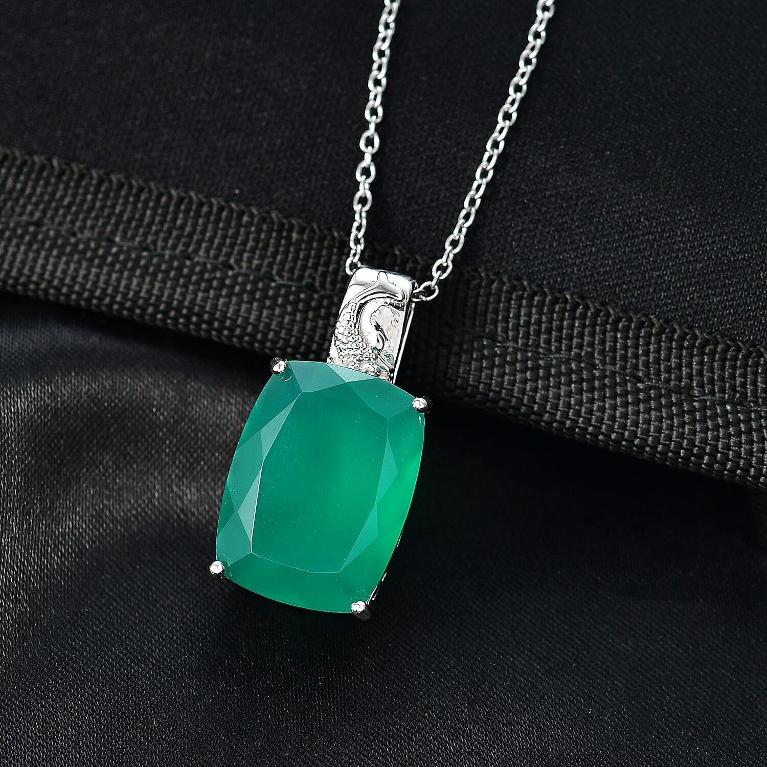 EverTrue Green Onyx 21.50 ctw Pendant in Platinum Bond with Stainless Steel Necklace (20 Inches)