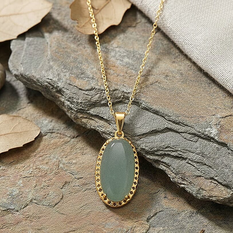 Green Aventurine 25.00 ctw Pendant Necklace (20 Inches) in Goldtone