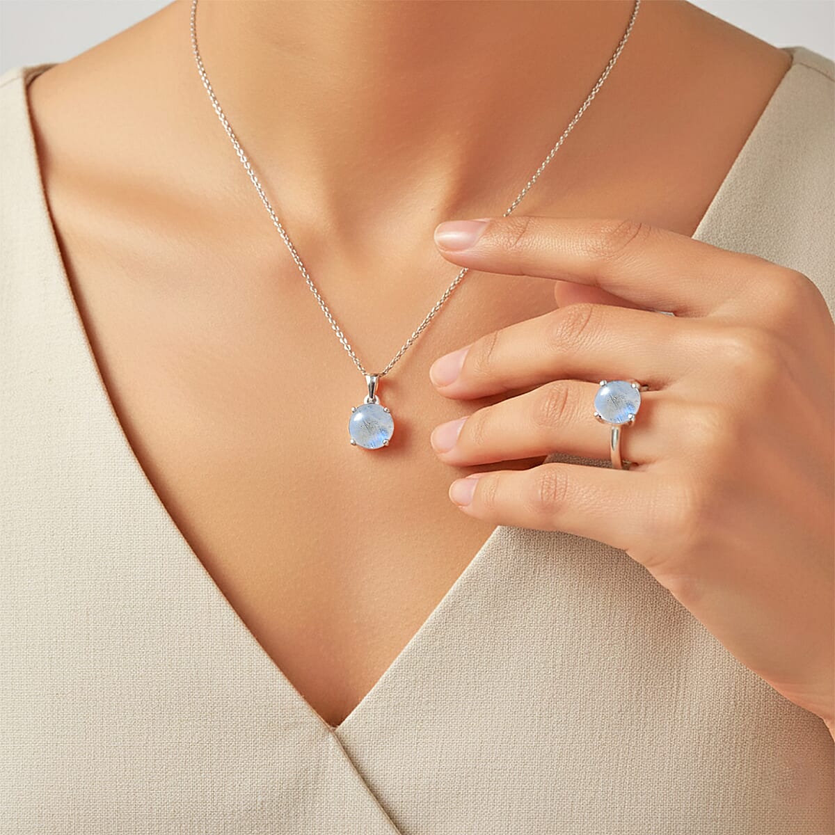 D'Joy Rainbow Moonstone 3.10 ctw Ring (Size 8.0) and Pendant Necklace 20 Inches in Rhodium Over Sterling Silver image number 2