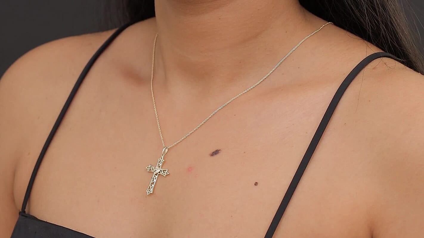 Cross Pendant Necklace in 10K Yellow Gold 3.15 Grams 20 Inches