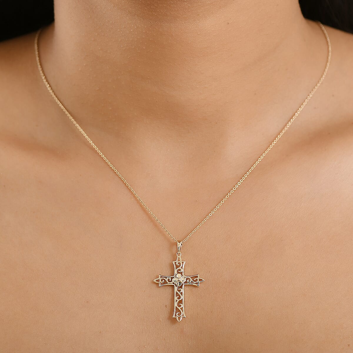 Cross Pendant Necklace in 10K Yellow Gold 3.15 Grams 20 Inches  image number 2