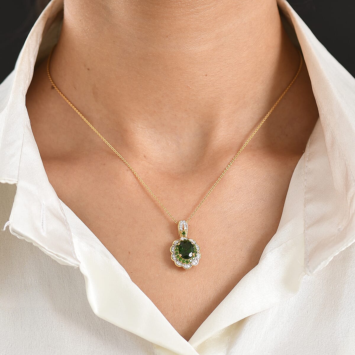 D'Joy Premium Chrome Diopside and Moissanite 2.00 ctw Flower Pendant Necklace in 18K Vermeil Yellow Gold Over Sterling Silver (20 Inches) image number 2
