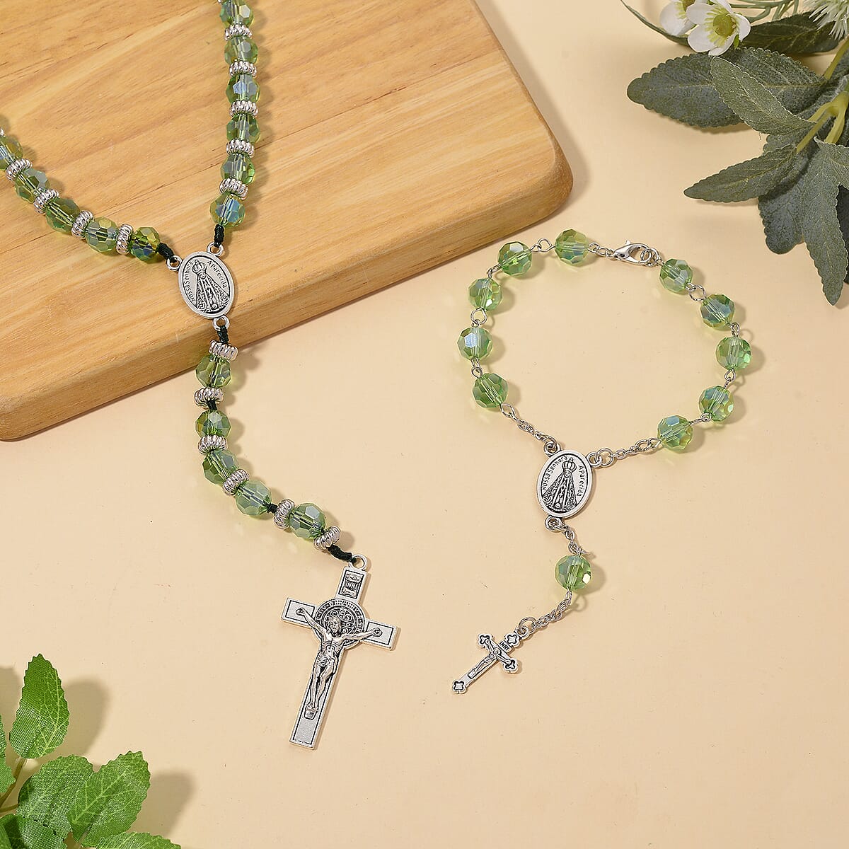 Green Glass Beaded Necklace (28 Inches) and Bracelet (7.5-9.5In) in Silvertone image number 1