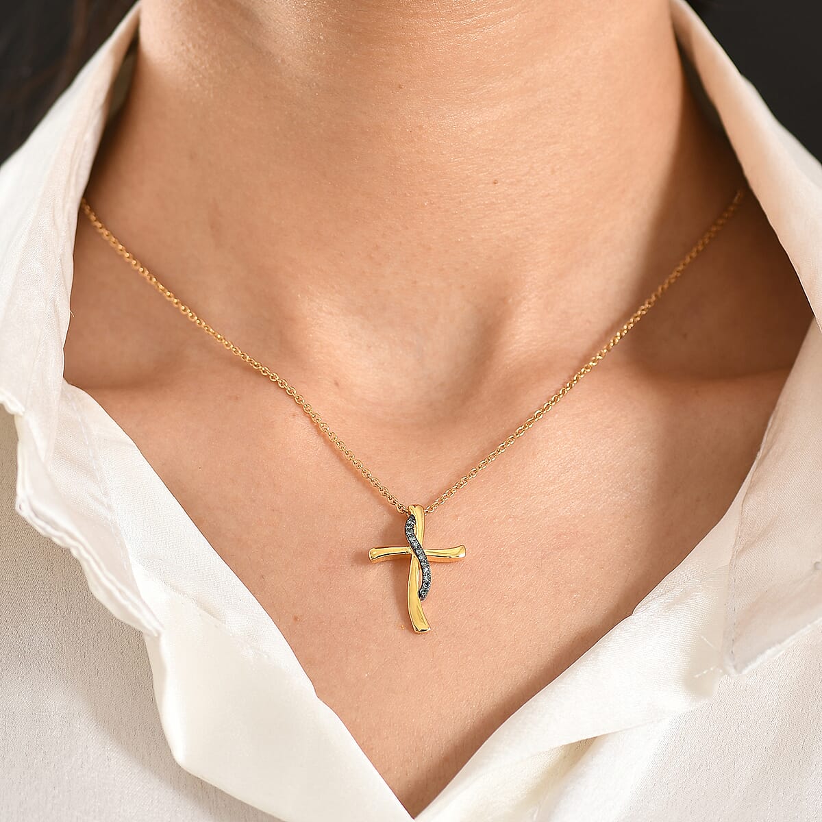 EverTrue Lab Grown Green DIamond SI 0.10 ctw Pendant in 18K YG Plated with ION Plated YG Stainless Steel Necklace 20 Inches image number 2