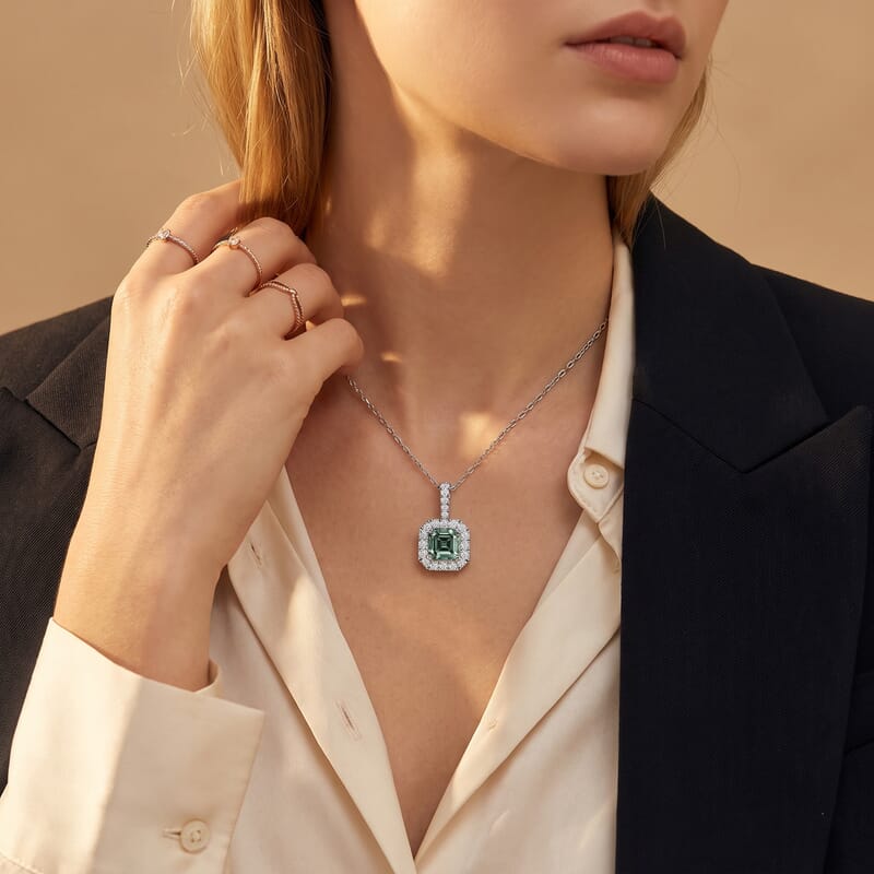 Doorbuster Luxuriant Lab Grown Green Diamond and Lab Grown Diamond VS 2.50 ctw Halo Pendant Necklace in 950 Platinum 5.20 Grams 20 Inches