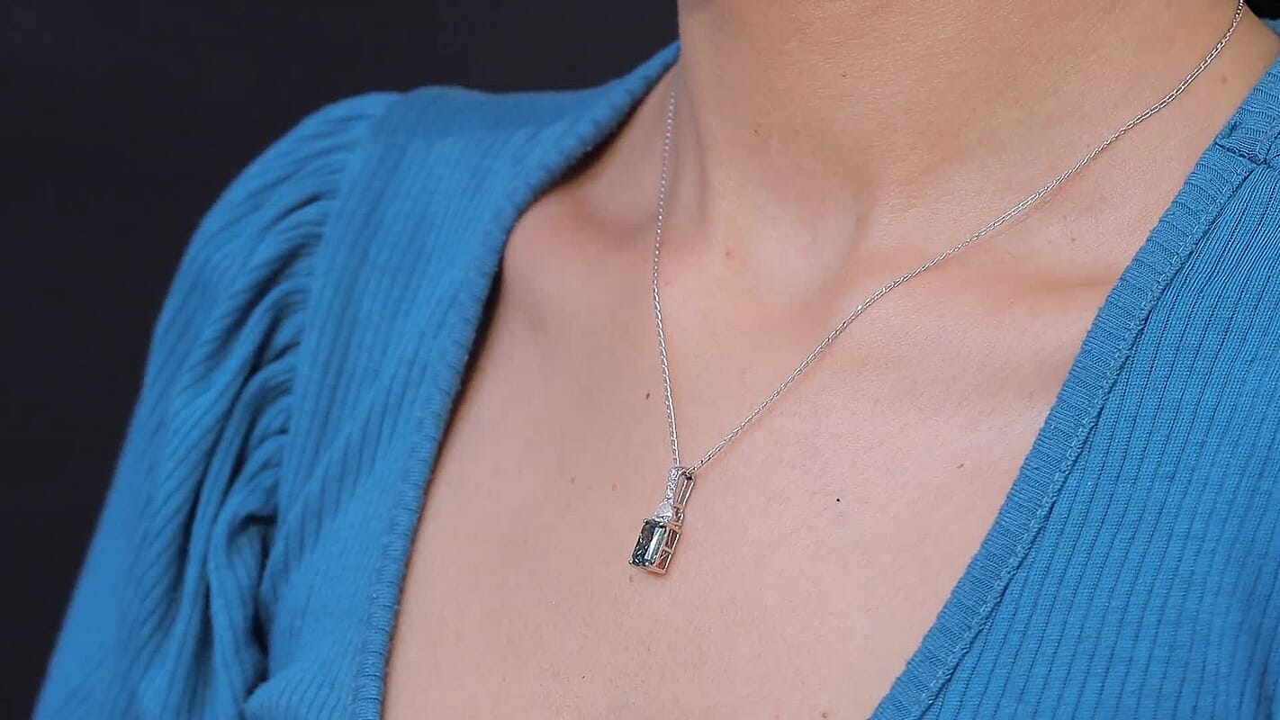 SGL Certified Luxuriant Lab Grown Green Diamond (IR) and Lab Grown Diamond VS 2.35 ctw Forest Flame Desire Pendant Necklace in 950 Platinum (20 Inches) (Del. in 8-10 Days)