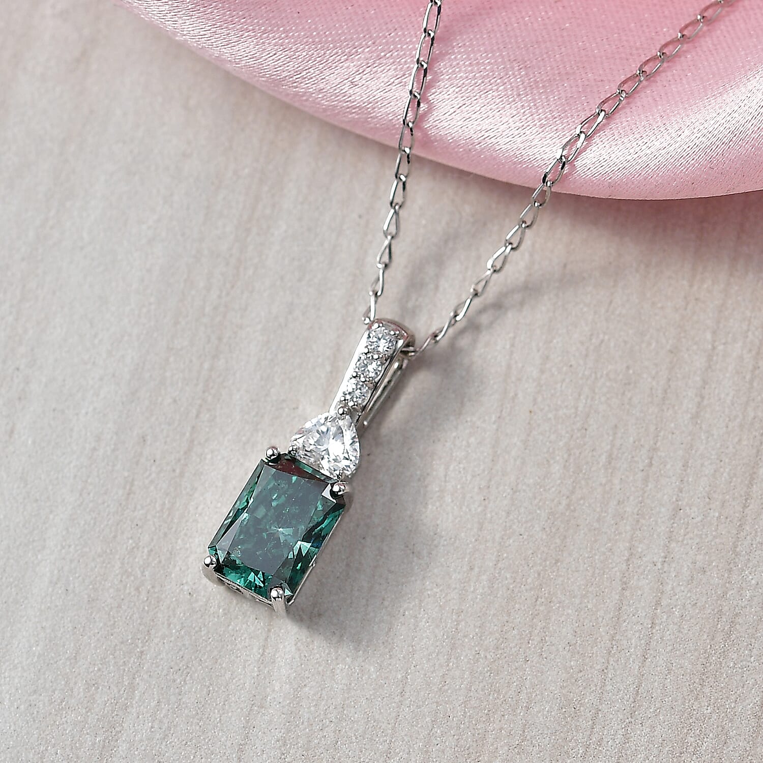 SGL Certified Luxuriant Lab Grown Green Diamond (IR) and Lab Grown Diamond VS 2.35 ctw Forest Flame Desire Pendant Necklace in 950 Platinum (20 Inches)