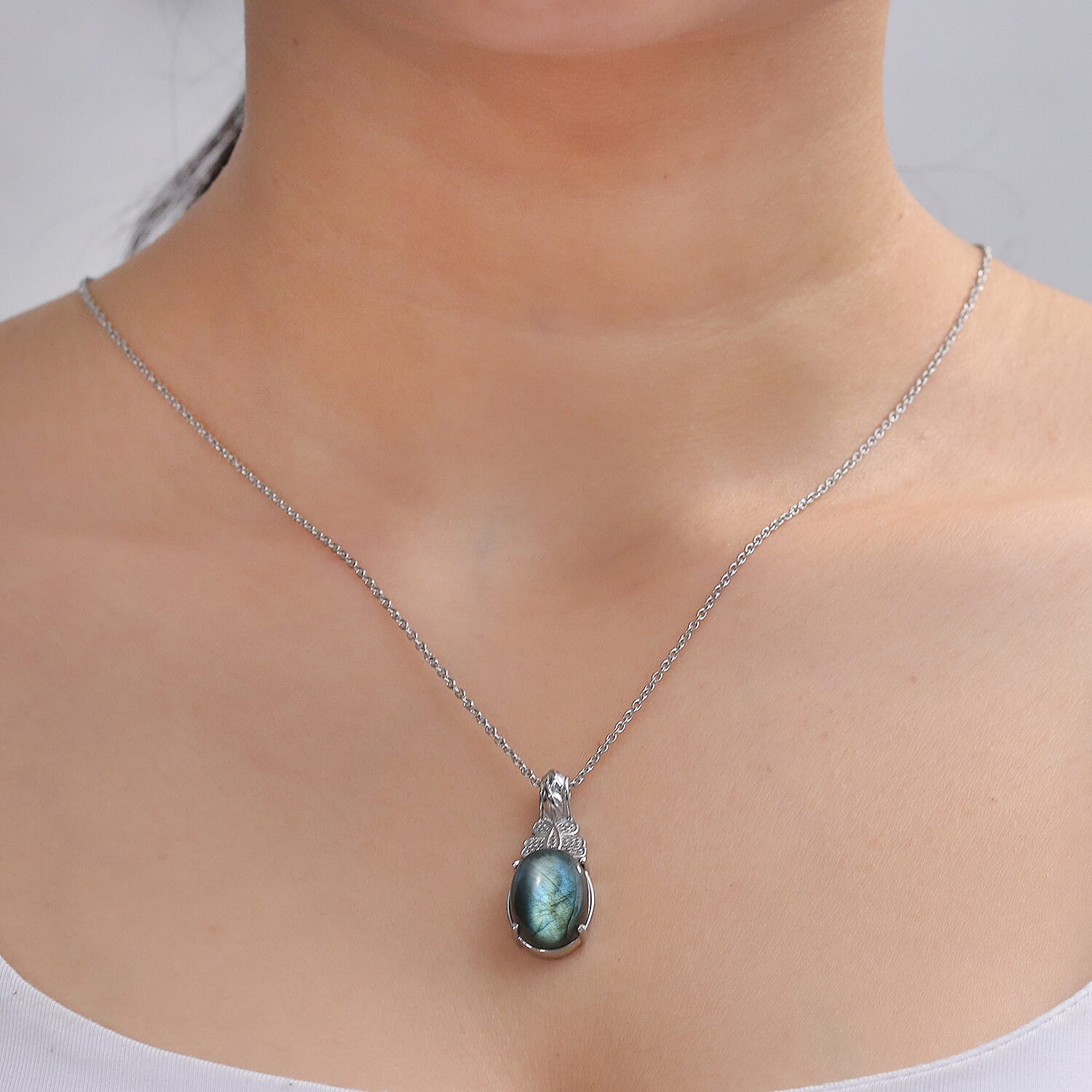 EverTrue Malagasy Labradorite 10.25 ctw Pendant Necklace (20 Inches) in Stainless Steel
